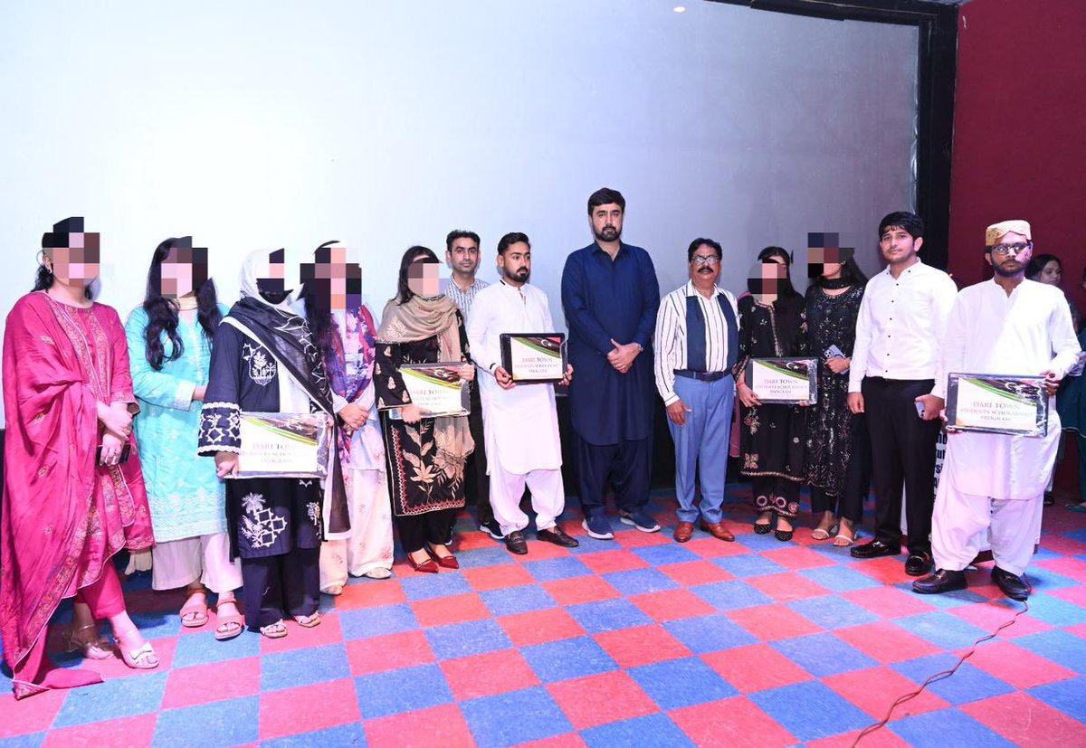 LARKANA: According to the vision of Chairman <a href="/BBhuttoZardari/">Bilawal Bhutto Zardari</a> 
Chairman Dari Town Shahrukh Anwar Khan Siyal distributing laptops to students under the Dari Town Student Scholarship Program