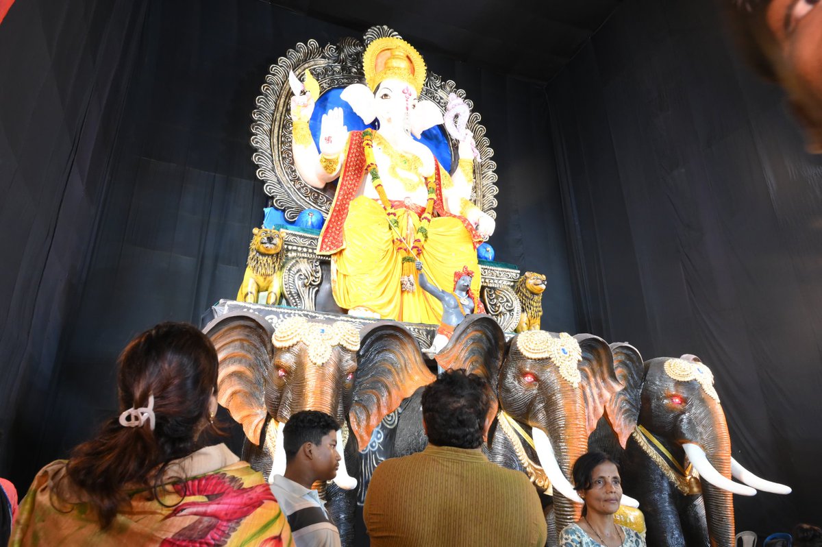 rudra_jaiodisha's tweet photo. Celebrated the auspicious Ganesh Chaturthi with the members and my brothers of Winner's Association. My heartfelt thanks to Uma Bhai and all the members for making me a part of this holy celebration. May Shri Ganesh bless all.
#GanapatiBappaMorya
#winnerassociation https://t.co/tOg8rBeo5O