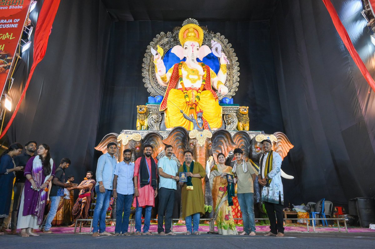 rudra_jaiodisha's tweet photo. Celebrated the auspicious Ganesh Chaturthi with the members and my brothers of Winner's Association. My heartfelt thanks to Uma Bhai and all the members for making me a part of this holy celebration. May Shri Ganesh bless all.
#GanapatiBappaMorya
#winnerassociation https://t.co/tOg8rBeo5O