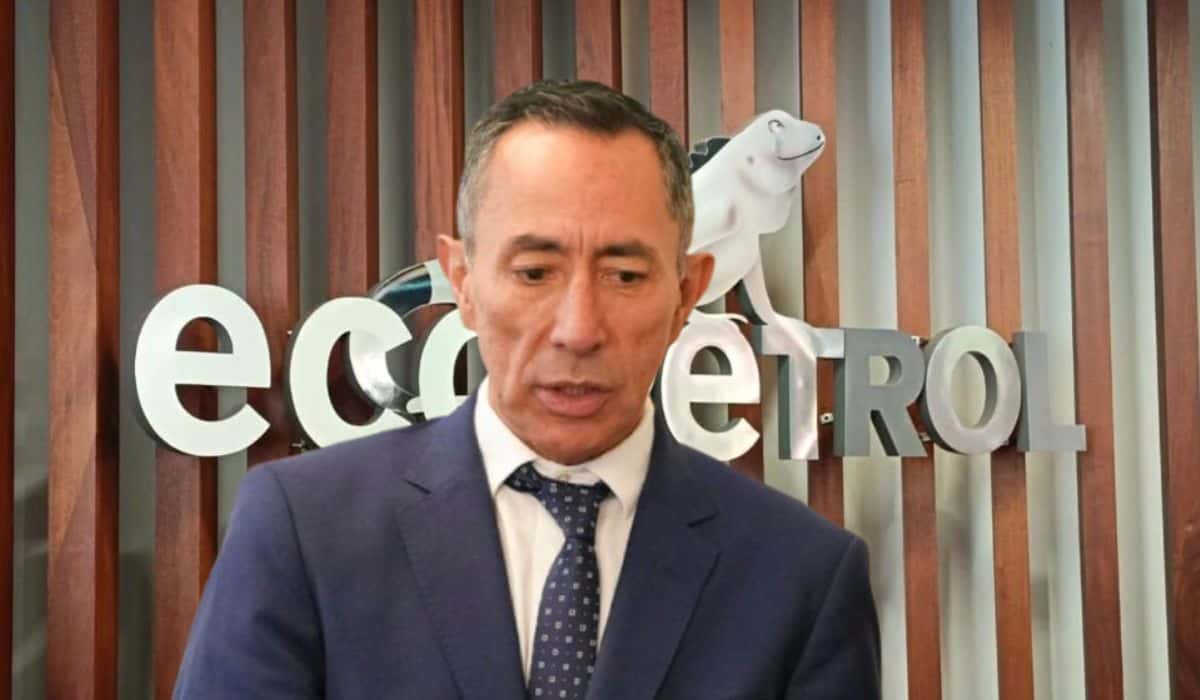 <a href="/ECOPETROL_SA/">Ecopetrol</a> 🧵 (4/4) 👇

  🔹El presidente de <a href="/ECOPETROL_SA/">Ecopetrol</a> , Ricardo Roa Barragán <a href="/ricroabar/">Ricardo Roa Barragan</a> , informó en la conferencia de resultados -de mayo de 2024- que estaban analizando varias opciones para garantizar el abastecimiento de gas natural en Colombia, entre ellas, la adquisición de
