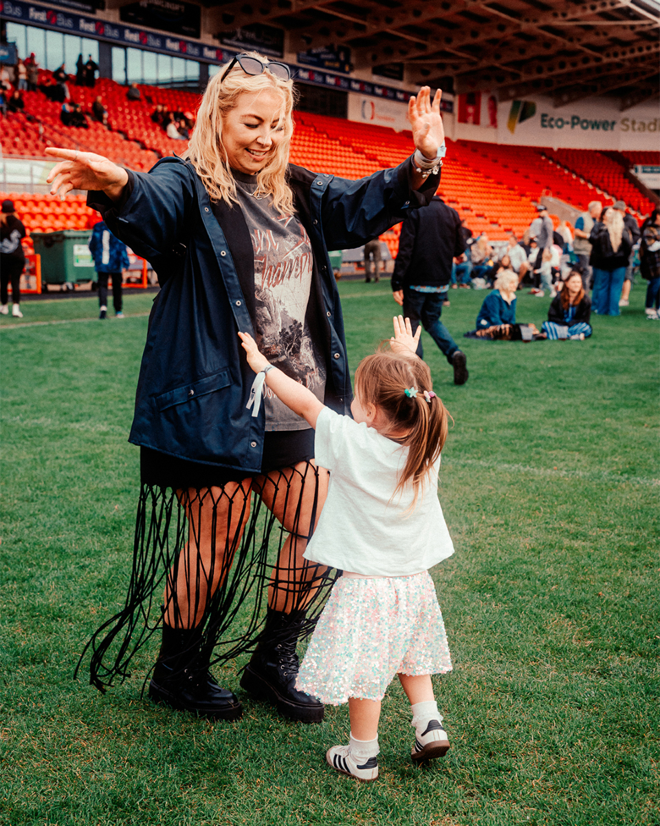 This is DonnyFest. Big smiles and little dancers on the pitch. Doncaster is the place to be 🎶

#DonnyFest #Doncaster #FestivalVibes #FamilyFriendly