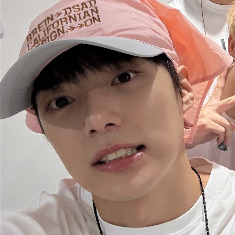 이 얼굴 분명 몇 년 전에도 봤는데,,