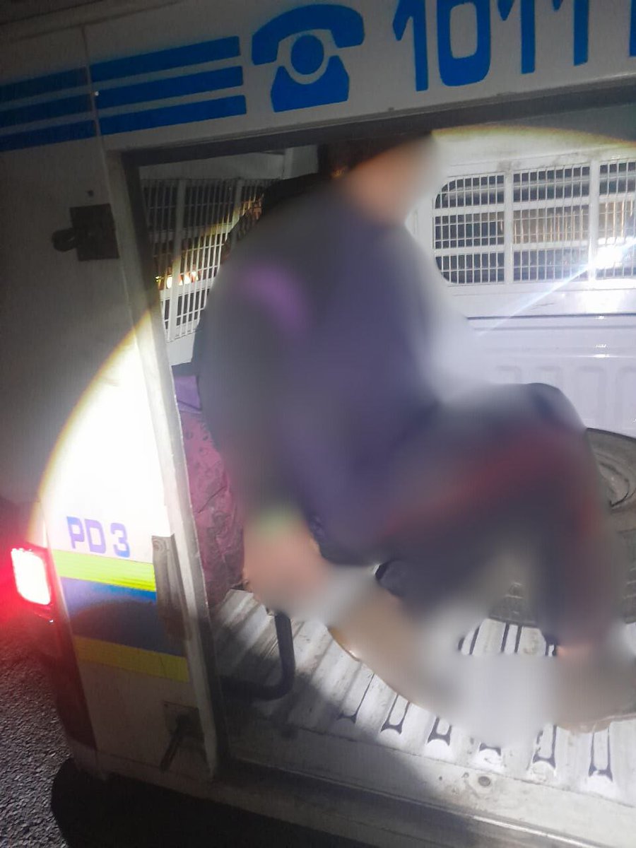 Fidelity_Secure's tweet image. A customer in George reported a suspect on their premises. Our team arrived and saw the suspect with copper pipes and vehicle parts laying on the ground. He was arrested  &amp;amp; handed over to the SAPS.

#WeAreFidelity #GardenRoute #Arrest #SAPS