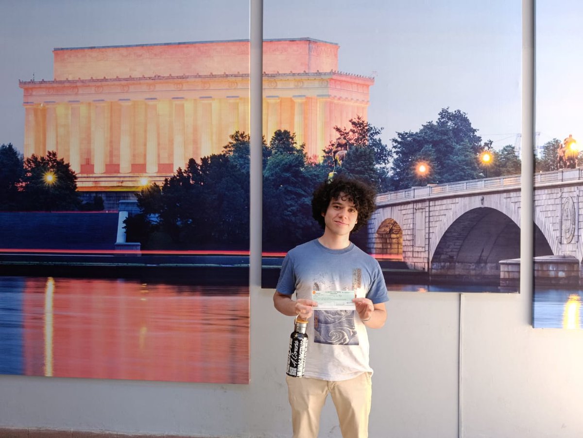 #Anímate #Jaguatá2025

Santiago Cabrera, representante del equipo "Tucán Studio" ganador del primer puesto del concurso de cortos animados #Jaguatá2025 se acerco a la sede central del #CCPA a retirar el premio correspondiente para el equipo. 

<a href="/tucanstudios/">Tucan Strawberry Studios</a>.py <a href="/pyanimation/">Paraguay Animation</a>