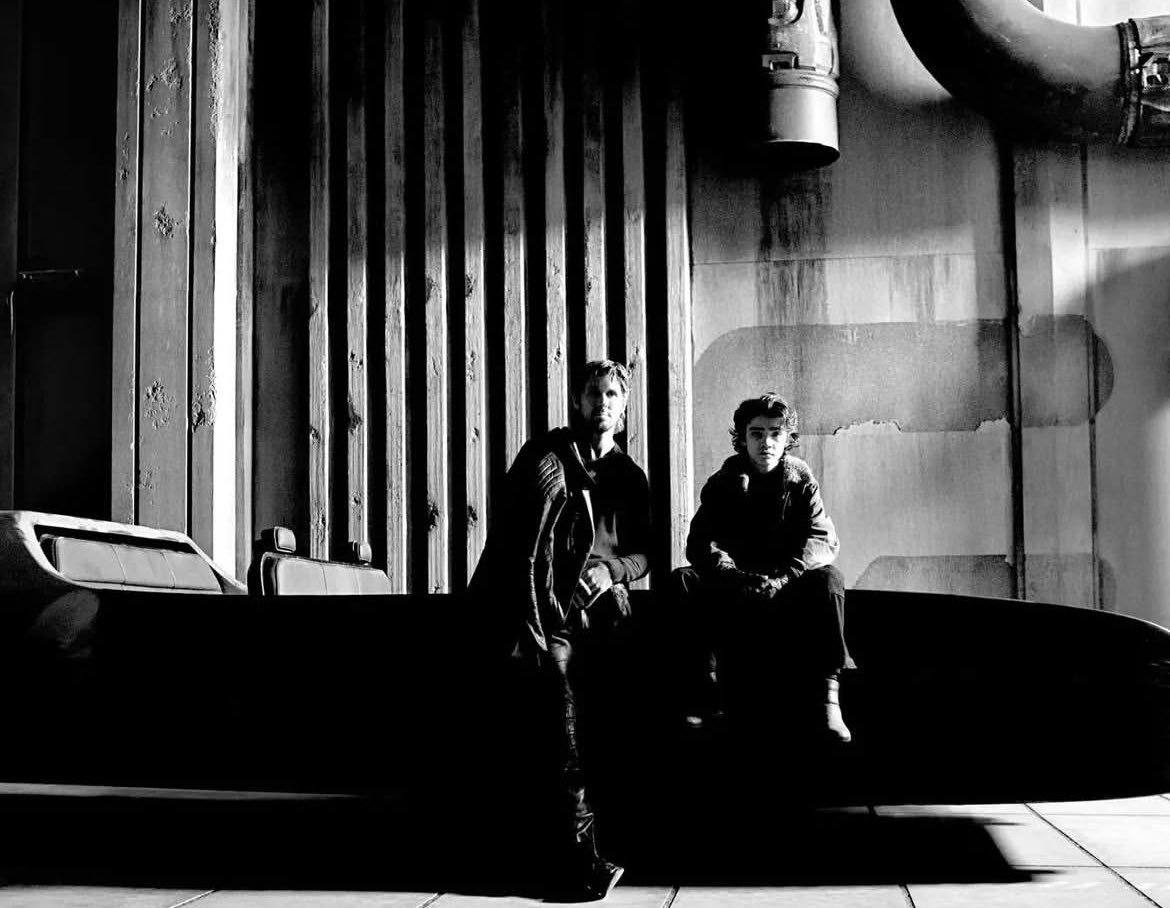 S10cine's tweet image. Le tournage du prochain film Star Wars, a officiellement commencé. Voici la première image de tournage où on peut retrouver Ryan Gosling et Flynn Grey

Lucasfilm a également annoncé que Amy Adams, Aaron Pierre, Simon Bird, Jamael Westman et Daniel Ings rejoignent le casting.