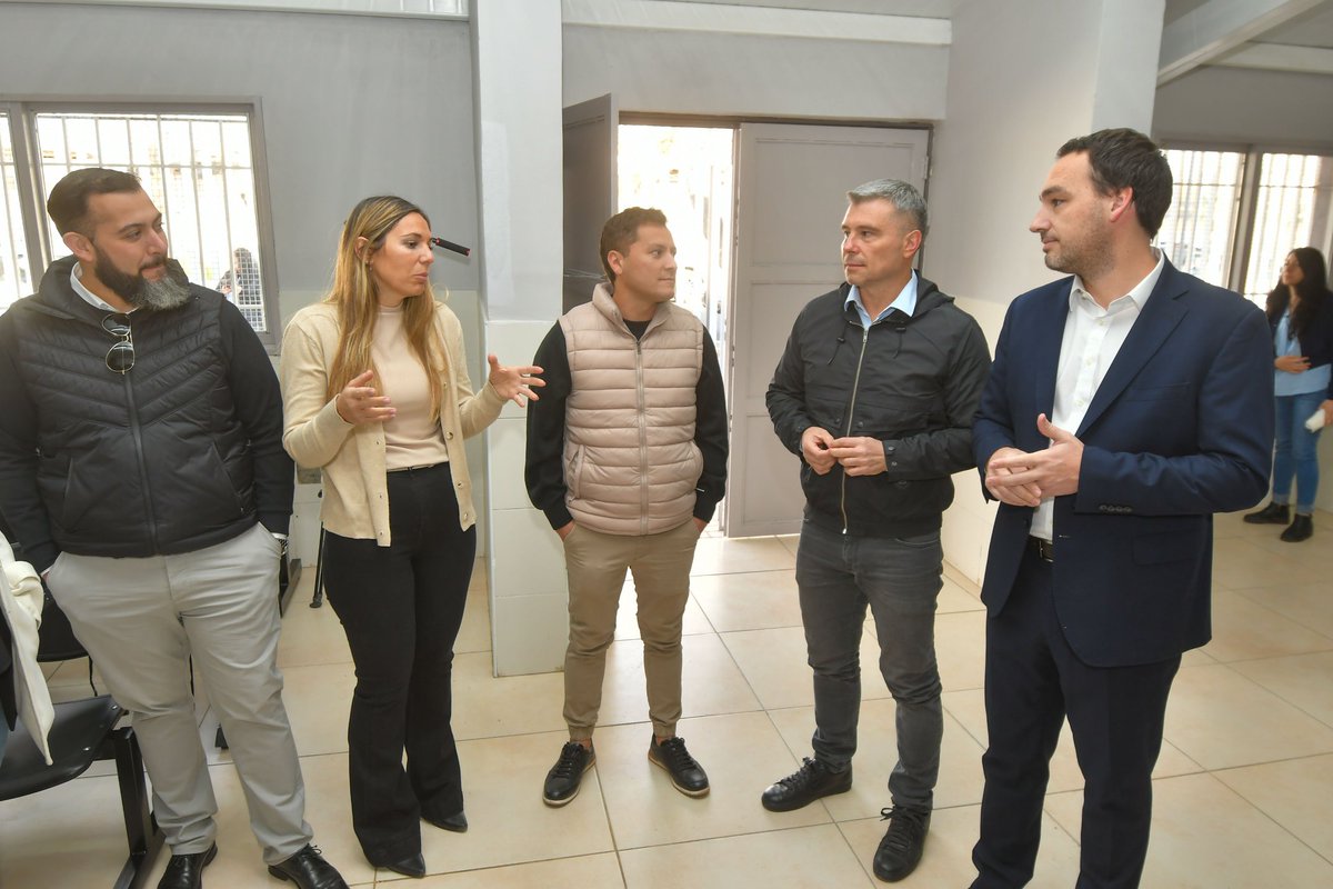 Hoy recorrí junto al intendente <a href="/diegocostarelli/">Diego Costarelli</a> el Centro de Salud N°150 del barrio La Gloria, en Godoy Cruz. Esta obra, que empezamos el año pasado, se suma a la inversión de $5.000 millones anunciada por el gobernador para remodelar 50 centros en toda la provincia.
