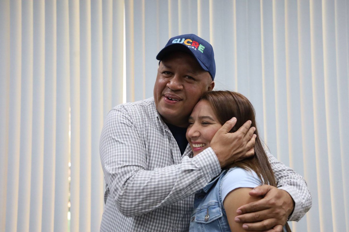 mincomunas_ve's tweet image. 📢 El ministro y comunero, Ángel Prado, inició su despliegue en el estado #Sucre en estrecha articulación con la gobernadora y líder revolucionaria, Jhoanna Carrillo.
#ComunaONada
#28Ago