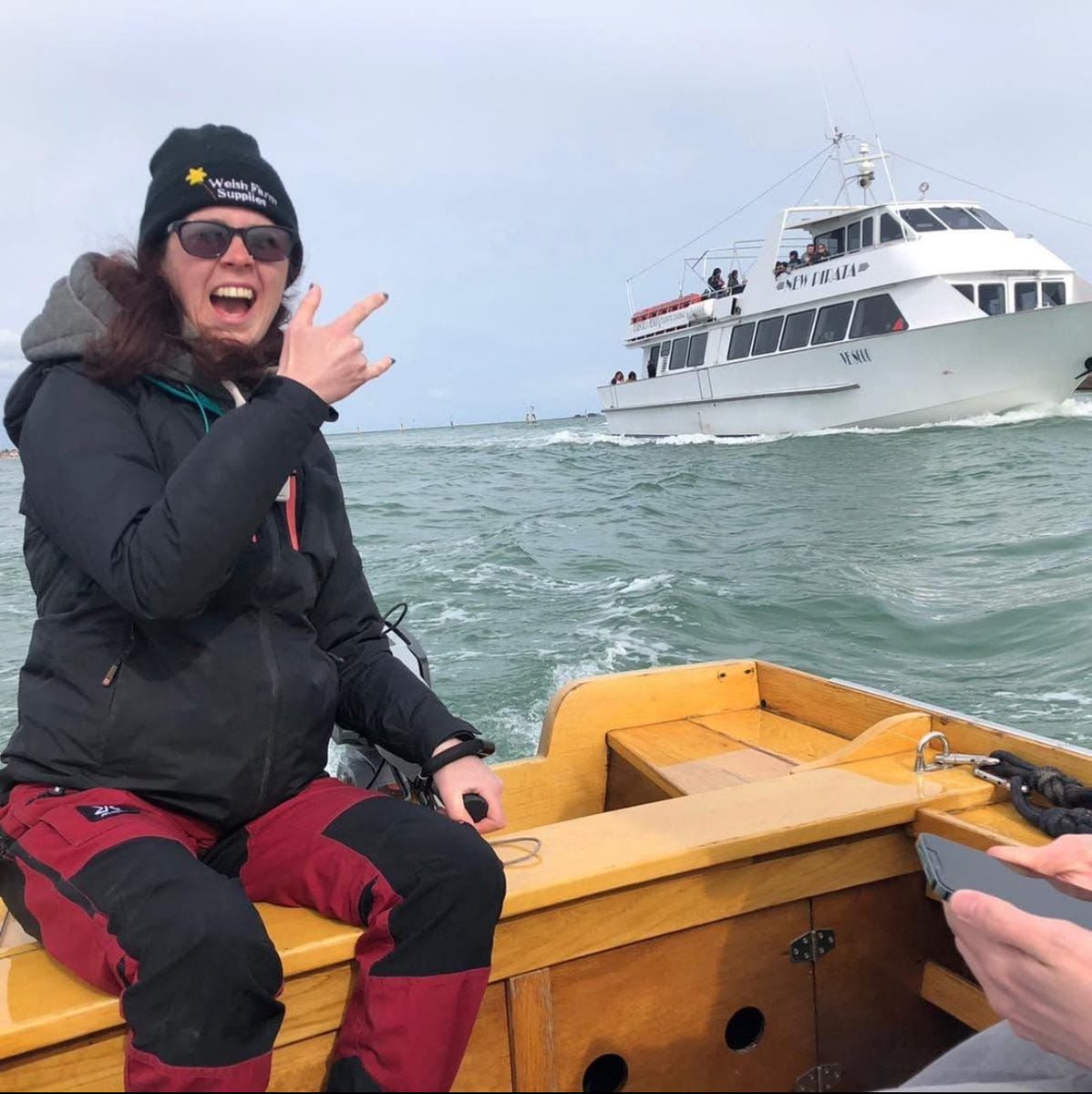 FarmWelsh's tweet image. PICTURE
A run of photos featuring Welsh Farm Supplies merch. 
Chloé first. 
#SheepAndCattleDrench #WelshFarmSupplies #wholelambcolostrum #thedaffodilisrising #lambdefender #WorksEverywhere #notjustforwales #littleandoften #eweturnpodcast #smallbusinessesstickingtogether