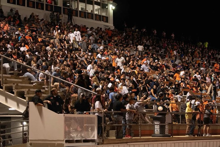 🏈 Dumas football is LIVE on the Hudl Fan App, but nothing beats being there! 
🎟️🍿🎶 Show up, fill the stands, &amp; cheer loud for our players, band, &amp; trainers. Let’s pour back into the kids who pour so much into our community! #CommunityStrong #FridayNightLights #DemonPride