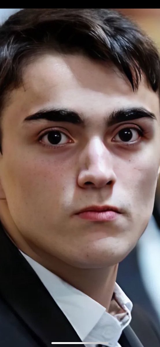 یک‌توله مفت خور و بی خاصیت که فقط فضا را اشغال کرده ، در طول عمرت چه کردی!؟