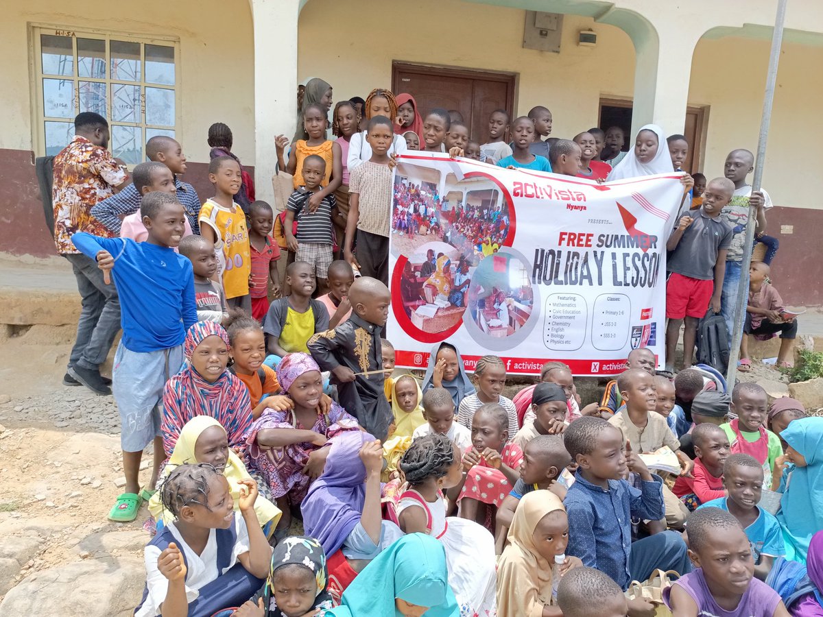 ActivistaNG's tweet photo. Activista Nyanya, in partnership with Campaign for Students and Youths’ Rights (CSYR), A+ Horizons Academy Nyanya Abuja, and Hope International Basic School organized a free holiday lesson on zero budget for children in the community.
#holidaylesson
#SDG4 https://t.co/O3XRt3dmrU