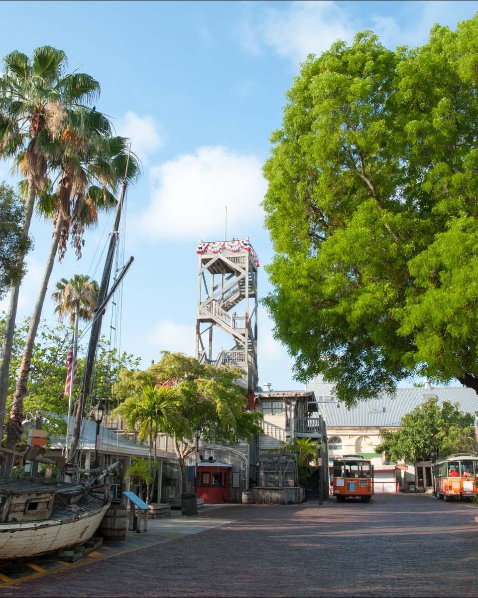 Start your morning with a visit to the Key West Shipwreck Treasure Museum, then hop aboard the Conch Tour Train to keep the discovery going. History lovers, this combo is made for you! ⚓ 😎 
bit.ly/3F6Htjk