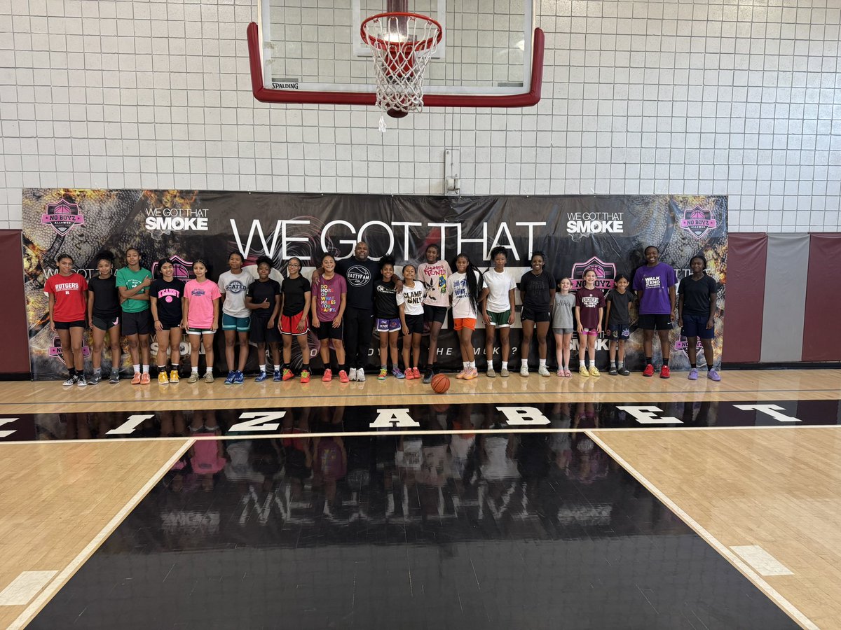 NoBoyzAllowedBB's tweet image. The Am Click Is In Full Workout Motion This Holiday Weekend.. Come Get Better!! We Are In The Building!! #TheMorningHustle @NYGHoops @NJLadiesHoops @GthingBBall @DRETHETRAINER5 @brolylew @Ronice_MB @SJVLadyLancers @mcgirlshoops @SherryWhitney18 @TinyGreenNBS @SidelineStevie…