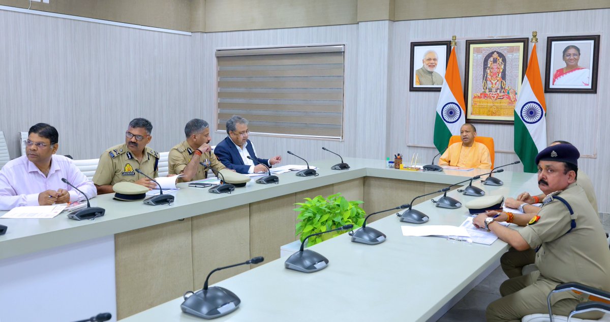 नई एनरोलमेंट व्यवस्था शीघ्र तैयार की जाए। रिक्तियों की पूर्ति से उत्तर प्रदेश का होमगार्ड्स संगठन और अधिक प्रशिक्षित, सक्षम और जनसेवा के प्रति समर्पित स्वरूप में सामने आएगा। नई नामांकन व्यवस्था लागू होने के बाद उत्तर प्रदेश का होमगार्ड्स बल और अधिक पेशेवर बनेगा तथा जनता की सेवा