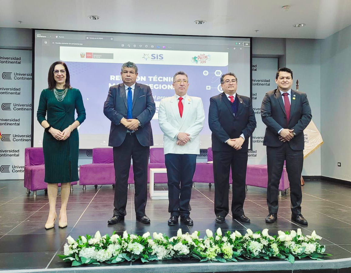 PeruPaisDigital's tweet image. #SGTDInforma | 📢 En la ciudad de Arequipa, el secretario de la Secretaría de Gobierno y Transformación Digital de la #PCM, Ing. Jaime Honores, participó en la reunión técnica macroregional del proyecto Conect@SIS, iniciativa orientada a lograr la interoperabilidad entre el…