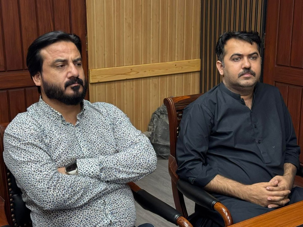 Chairman TMC Baldia Karim Askani (@a_karim_askani) on Twitter photo بلدیہ ٹاؤن آفس میں اہم ملاقات
صدرِ پاکستان پیپلز پارٹی پی ایس 111 و چیئرمین بلدیہ جناب عبدالکریم آسکانی سے پاکستان کے معروف مذہبی اسکالرز مفتی زبیر، مفتی وقاص اور مفتی زاہد نے دوستوں کے ہمراہ ملاقات کی۔
<a href="/AskaniKareem/">A karim Askani</a> 
#ボイプラ2 بلدیہ ٹاؤن آفس میں اہم ملاقات
صدرِ پاکستان پیپلز پارٹی پی ایس 111 و چیئرمین بلدیہ جناب عبدالکریم آسکانی سے پاکستان کے معروف مذہبی اسکالرز مفتی زبیر، مفتی وقاص اور مفتی زاہد نے دوستوں کے ہمراہ ملاقات کی۔
<a href="/AskaniKareem/">A karim Askani</a> 
#ボイプラ2