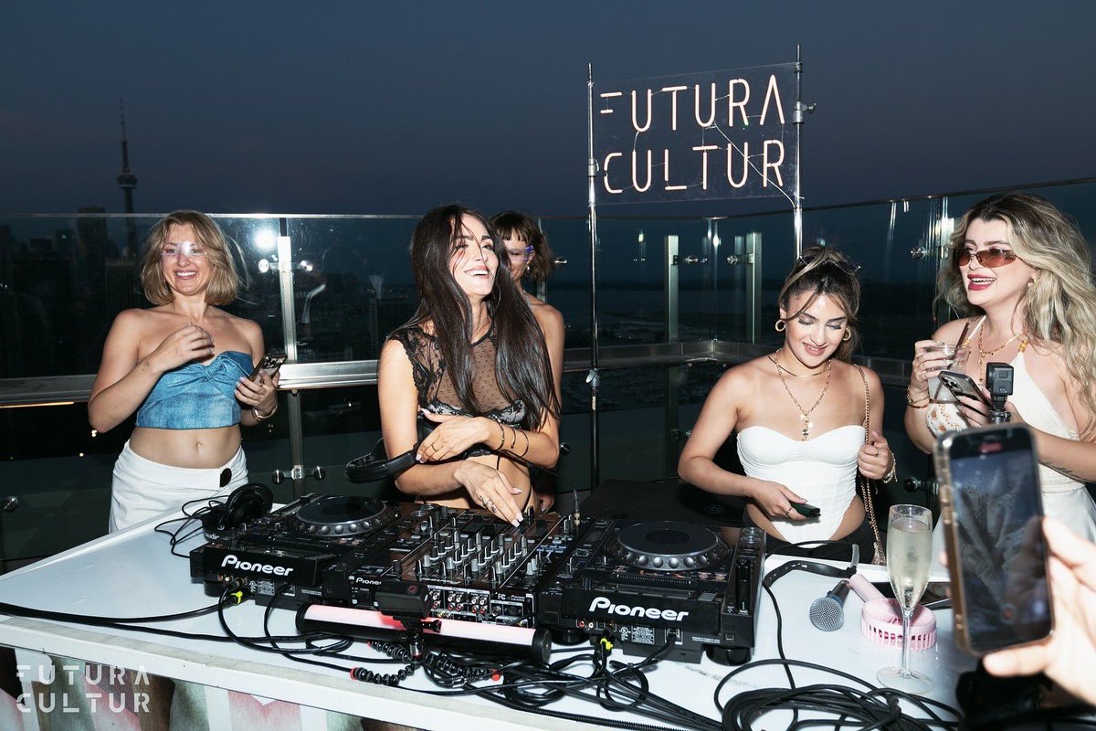 DJMissTara's tweet photo. Thank you Toronto 🎶☀️ @HotelXToronto @futuracultur @FuturaRecord https://t.co/5gJrfJDS3m