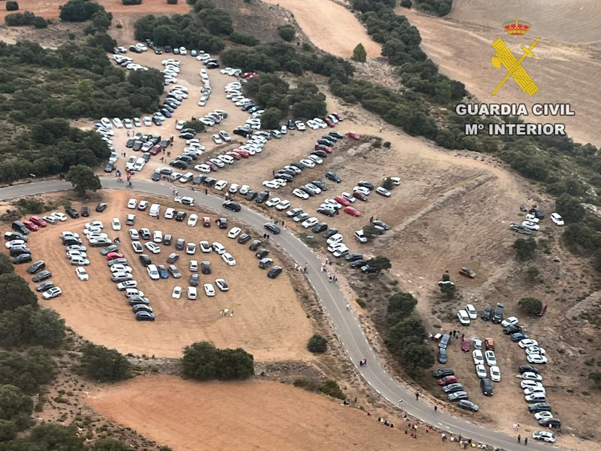 guardiacivil_ab's tweet photo. Agradable mañana la que han tenido los #andarines en el traslado a hombros del Cristo del #Sahúco, desde la iglesia de Peñas de San Pedro hasta la aldea que lleva su nombre. El próximo traslado, en recorrido inverso, será el lunes de pentecostés de 2026.
Así vivimos la romería 📸 https://t.co/wd4Vq0HVDz