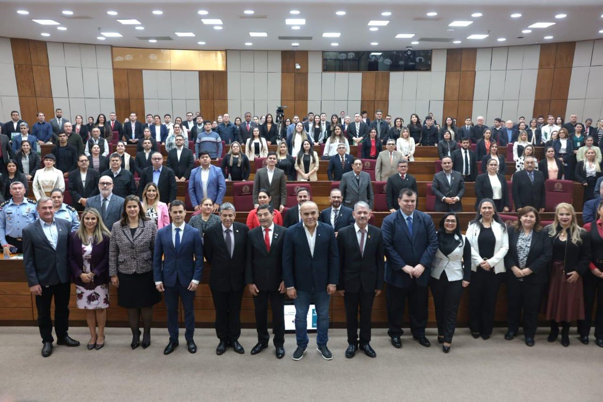 La Comision de Economia Cooperativismo,Integración Económica. Latinoamericana y la Acad. Legislativa de la Cám. de Senadores, lanzan Diplomado en Legislación y Gestión Cooperativa buscando promover la capacitación en un sector clave para el desarrollo económico y social del país.