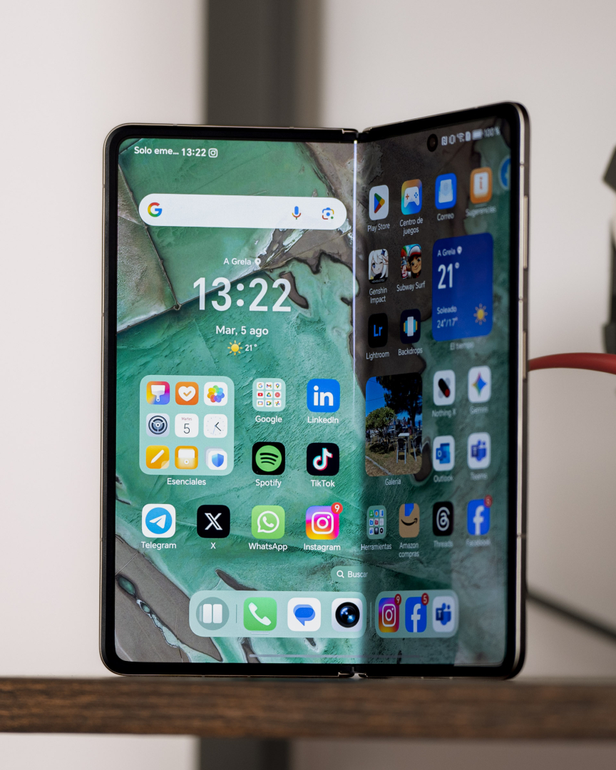 UrbanTecno's tweet photo. 🤩 ¡Recién sacado del horno! Nuevo HONOR Magic V5, el plegable más fino del mundo 🌍
¿Opiniones? 🤔

@Honor_ES #Honor #HonorMagicV5 #MagicV5 #plegable #tecnologia #tech #urbantecno https://t.co/ZhPfEJXLPs