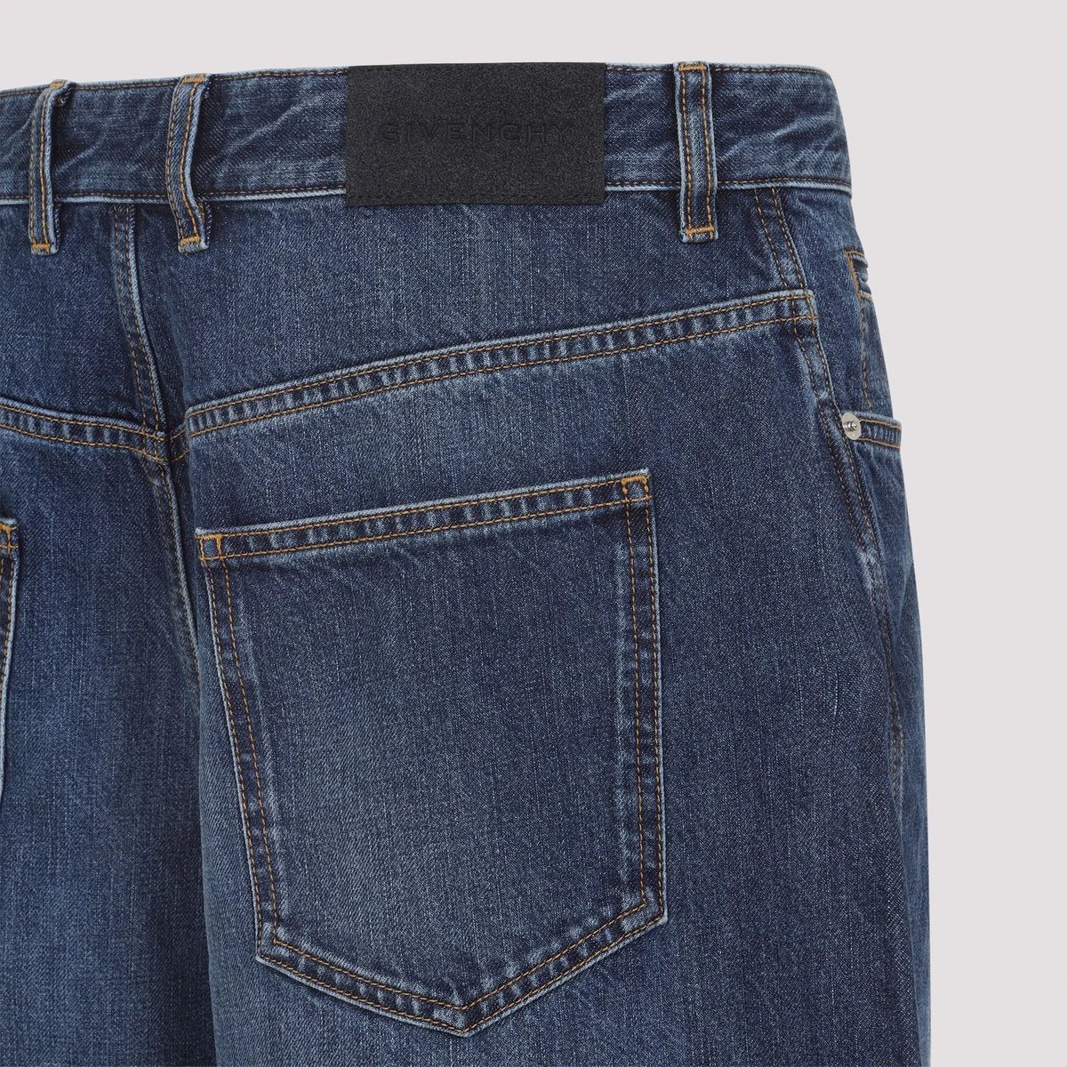 fitsfarm's tweet photo. Givenchy Logo Patch Relaxed-Fit Jeans

Size : 29-34
Color: Blue  

Disclaimer: Fitsfarm is not affiliated with any brands posted and they belong to their respective owners who reserve the rights of ownership. Posts made are for descriptive purposes only

——————————————————— https://t.co/6kRiZIre61