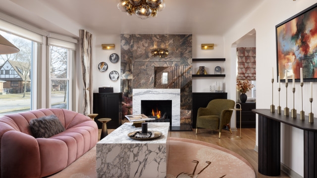 8 Stylishly Layered New Living Rooms houzz.com/magazine/8-sty…