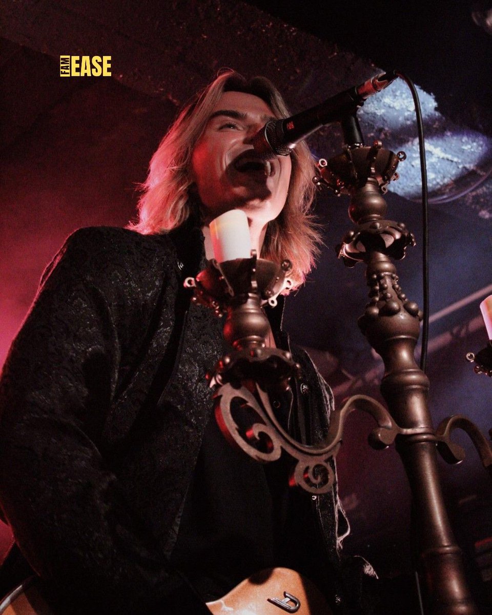 Fameasemedia's tweet photo. Luke Eisner on stage with VOILÀ ⚡
From soaring riffs to pure showmanship, Luke owned the spotlight at Manchester Academy during “THE MAGIC WORD” Tour. The magician of the strings delivered magic all night long.
@lukeeisnerofficial @wearevoila
#VOILA #LukeEisner #TheMagicWordTour #TheMagicians #ManchesterAcademy