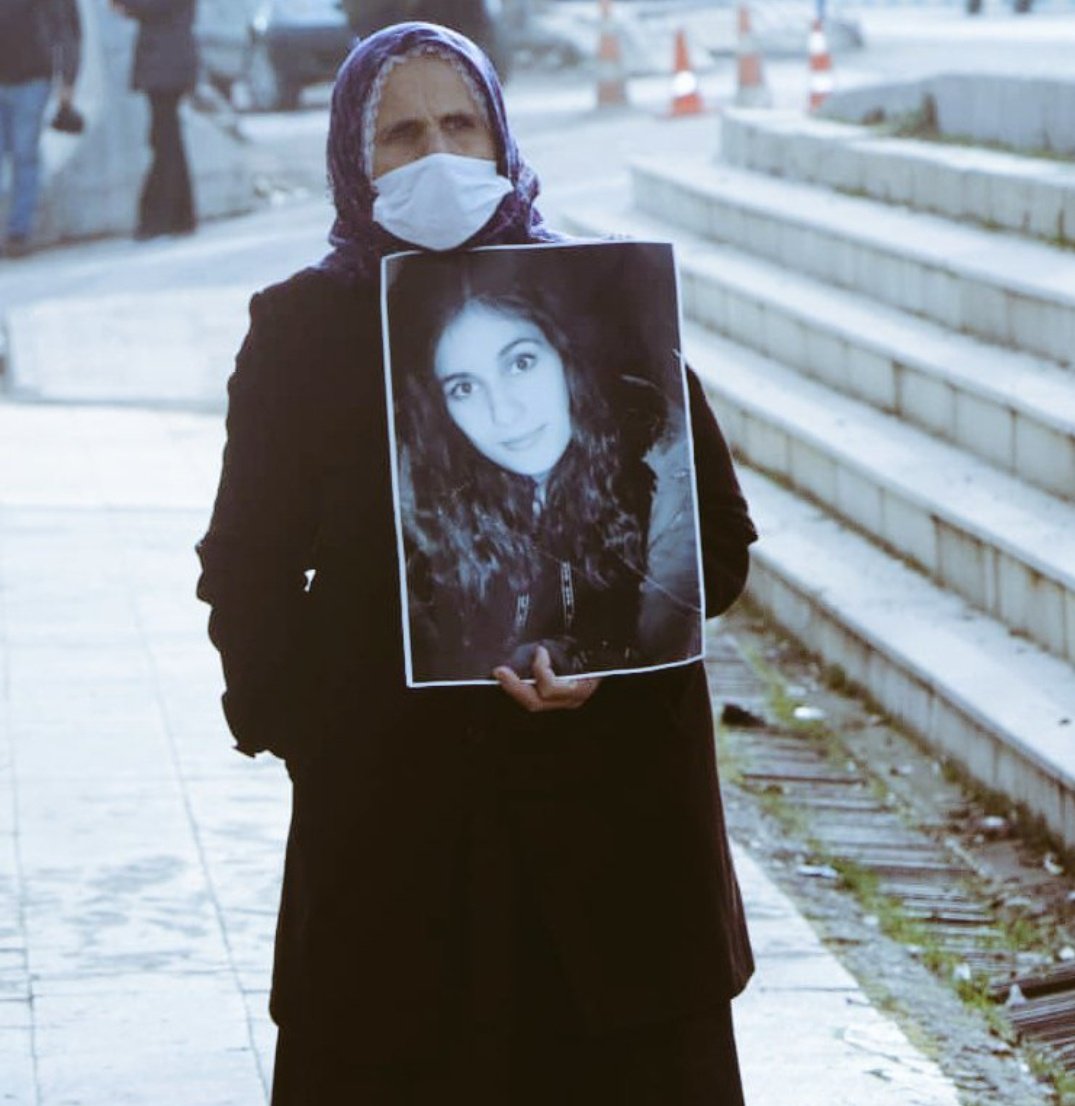 Şansınız ilaver gitti bugüne kadar #GülistanDokuNerede soru cevap bulmadan, Gülistan biz bu karanlıktan çıkmadan hep böyle mi gidecek sanıyorsunuz? Gülistan kuş oldu uçtu buna inanıp hiç Gülistan varolmamış gibi yaşamlarımıza devam mı edeceğiz? Gerçekten böyle mi düşünüyorsunuz?