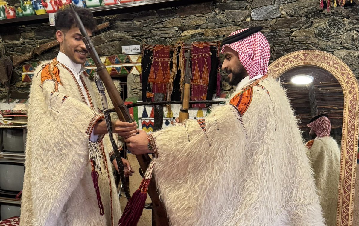 📌 ضمن أنشطة إدارة الفعاليات وإدارة الموارد البشرية، أُقيمت اليوم فعالية مميزة في متحف الفَيّان بالاطاولة (<a href="/Alvian_Museum/">متحف ناصر الفيان بالأطاولة</a>) حيث استقبلنا صاحب المتحف الأستاذ ناصر الفَيّان بحفاوة وكرم، وقدم لنا الأستاذ عبدالرحمن الفَيّان صورة حيّة من إرثنا العريق وتراثنا الأصيل.

كل الامتنان لهذه