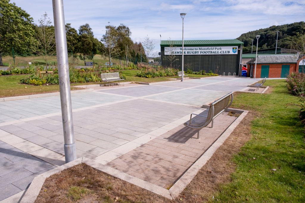 We joined <a href="/scotborders/">SBC</a> on Tuesday to celebrate the new Hawick #ActiveTravel Network 🎉

Through 7km of widened shared-use paths, accessible ramps and footbridges, the network opens up opportunities for walking, wheeling and cycling.

More 👉 buff.ly/NqpEgeF