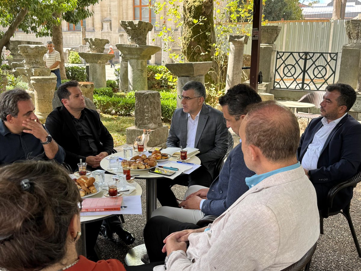 Keskin_Huseyin's tweet photo. İstanbul Arkeoloji Müzeleri Müdürlüğümüzün ev sahipliğinde, şehrimizin köklü hafızasını yaşatan kıymetli Müze Müdürlerimizle bir araya gelerek koordinasyon toplantımızı gerçekleştirdik.

Toplantımızda,müzelerimizin ziyaretçi deneyiminden sergi programlarına, koleksiyon güvenliğinden dijitalleşme ve restorasyon çalışmalarına kadar birçok önemli başlığı ele aldık.
İstanbul Rölöve ve Anıtlar Müdürü Sn. H. Esat Kızılırmak, Sinema Müzesi Müdürü Sn. Birdal Danyıldız ve İstanbul Restorasyon ve Konservasyon Merkez ve Bölge Laboratuvar Müdürü Sn. Eftal Kiraz da toplantımıza katılarak, ortak projeler ve kendi alanlarıyla ilgili değerli katkılar sundular.

Gayretli çalışmaları için tüm  müdürlerimize teşekkür ederiz.