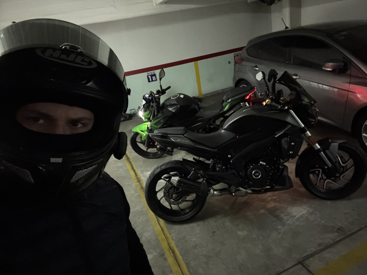 estaba por almorzar tranquilo y me llamó un cliente para llevarme al local una moto YA así que familia hoy no se come