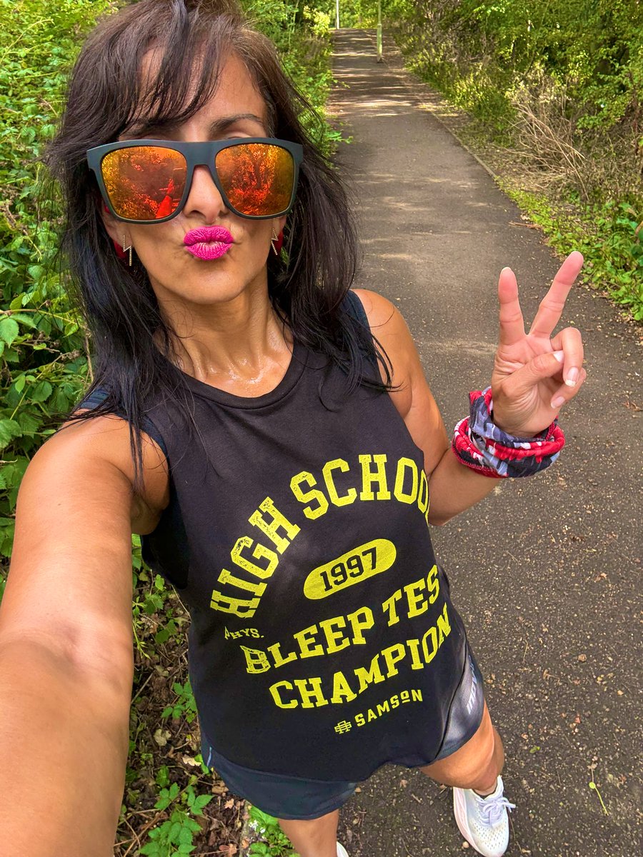 #runstreak day 2,730 ✌🏽
WFH today so had to get my run in before teams calls. Literally racing the clock ⏰🤪
5.81 miles ✅ 
The only thing I ran for at School was the Tuck Shop 😂 But I nailed this tempo run &amp; got back home in time so I wore this vest &amp; felt like a badass 😜✌🏽