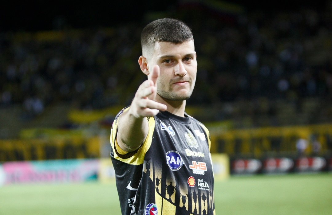 ¡SE QUEDA!

El Deportivo Táchira llegó a un acuerdo con Argentinos Juniors para que Daniel Saggiomo continúe el préstamo hasta diciembre, a pesar de la intención del club argentino de repescarlo.