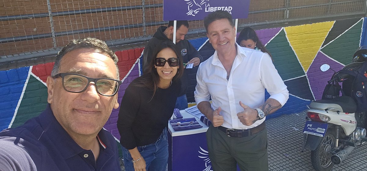 arielviano's tweet photo. Seguimos recorriendo Esteban Echeverría con @marcelomazzeo y @Melibaio VLLC 🦁💜 https://t.co/s1eTtjMFTZ