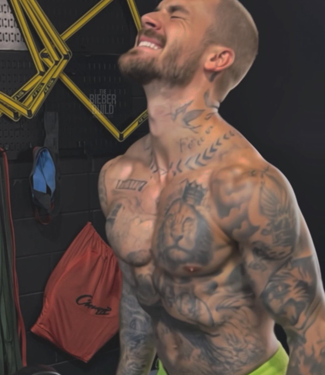 DIOS MÍO JUSTIN BIEBER TE ESTÁS PONIENDO MAMADISIMO