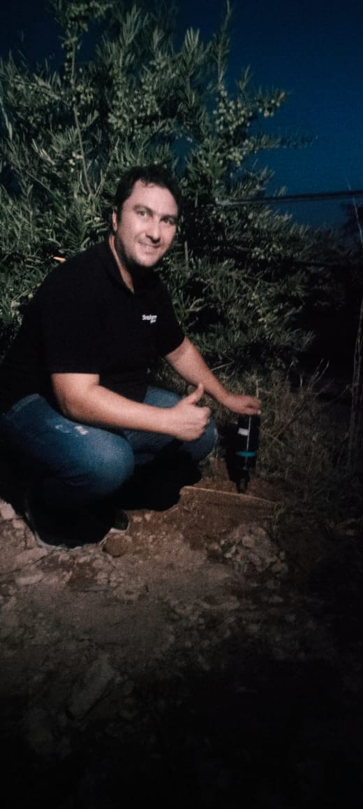 SmartFarmTN's tweet photo. ✨🌙 Une installation pas comme les autres ! ✨🌙
Hier soir à 19h, notre équipe Smart Farm a réalisé une installation exceptionnelle de nos capteurs S.Sensor à Gafsa.
🚀 Ensemble, construisons une agriculture plus durable et connectée !
+216 20 340 241 https://t.co/SNhneq5LHS