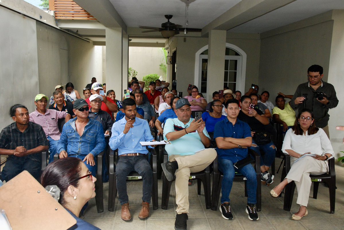 fosovihn's tweet photo. Primer acercamiento entre el FOSOVI, @bufetedignidad y el @MovAmplioHn, realizado en San Pedro Sula, con el propósito de analizar la situación habitacional que enfrentan centenares de comunidades marginadas en la ciudad. https://t.co/e1LiFKIPzQ