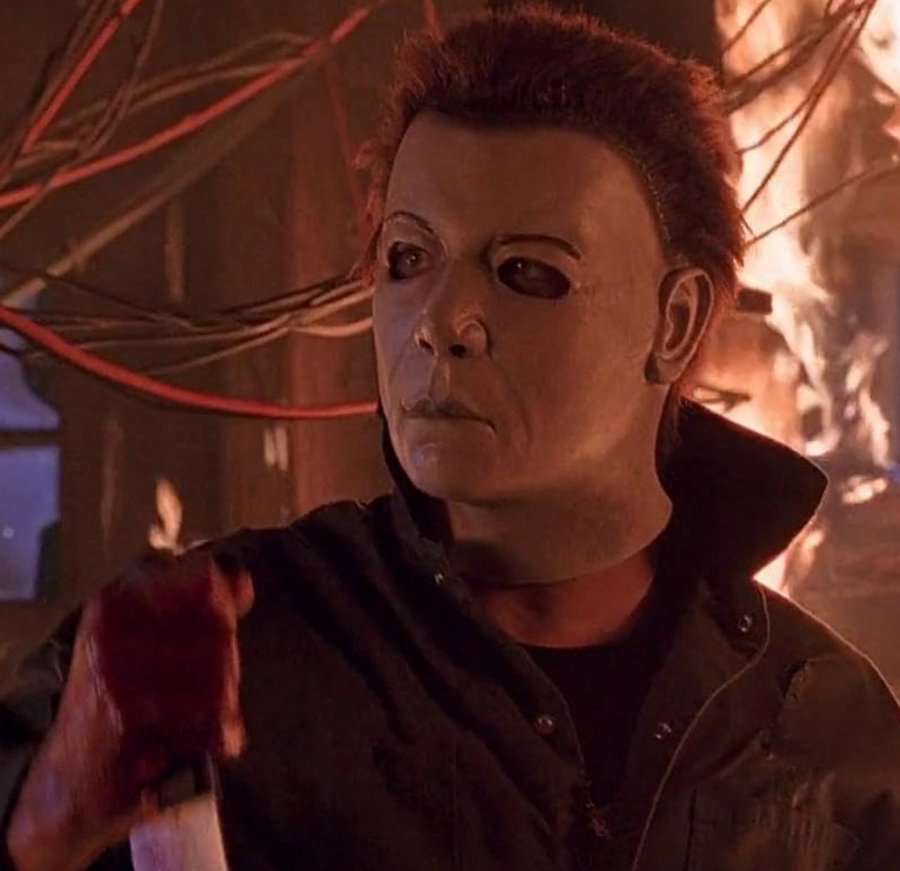 HalloweenFans2's tweet photo. For a good portion of HALLOWEEN RESURRECTION, Michael's story unfolded via camera and webcams. Do you think a found footage HALLOWEEN movie could work? Tell us in the comments section.  #halloweenportal #halloweengame #Halloween https://t.co/mqZdBCm09o