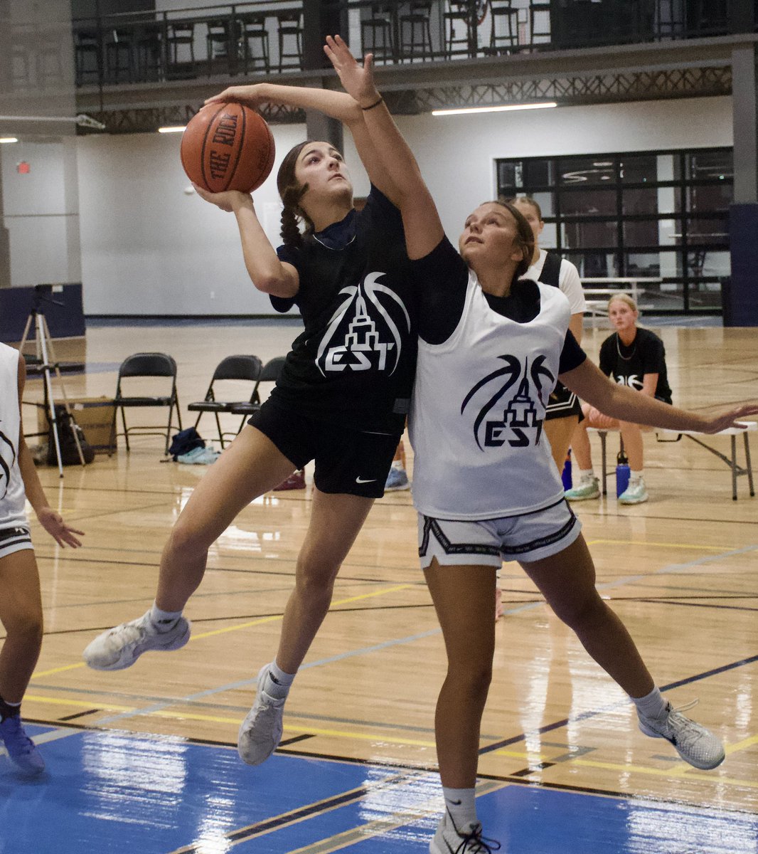 NYSTakeover's tweet photo. Can’t forget about the young guns 📈

Past years of #ESTSummerRun, I ran the younger group once per week. 2025 felt different, so they doubled up and didn’t disappoint.

If this month said anything, it’s that more competitive young players are interested in keeping the ball bouncing now than any of the last several years. Most of the top up & comers local to the 518 were consistent presences, and travelers pulled up from Syracuse, Binghamton, MA, VT - you name it. Great sign… also a sign to keep building 🛠️

Loved getting more time with them this August. Wednesday night 7:30 views 📸

And @lily_morgan10 sending us out ✌🏼