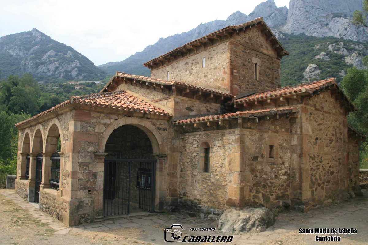 En el corazón del Camino Lebaniego, rodeada por el impresionante paisaje montañoso de Cantabria, se alza la iglesia de Santa María de Lebeña S. X.

📷 #Jecycling
#SantaMariaDeLebeña #Lebeña #Liebana #Cantabria #España <a href="/CanonEspana/">Canon España</a>  #Canon
