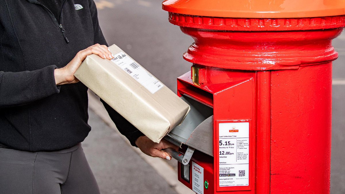 Royal Mail introduces solar-powered postboxes: dezeen.com/2025/08/28/roy…