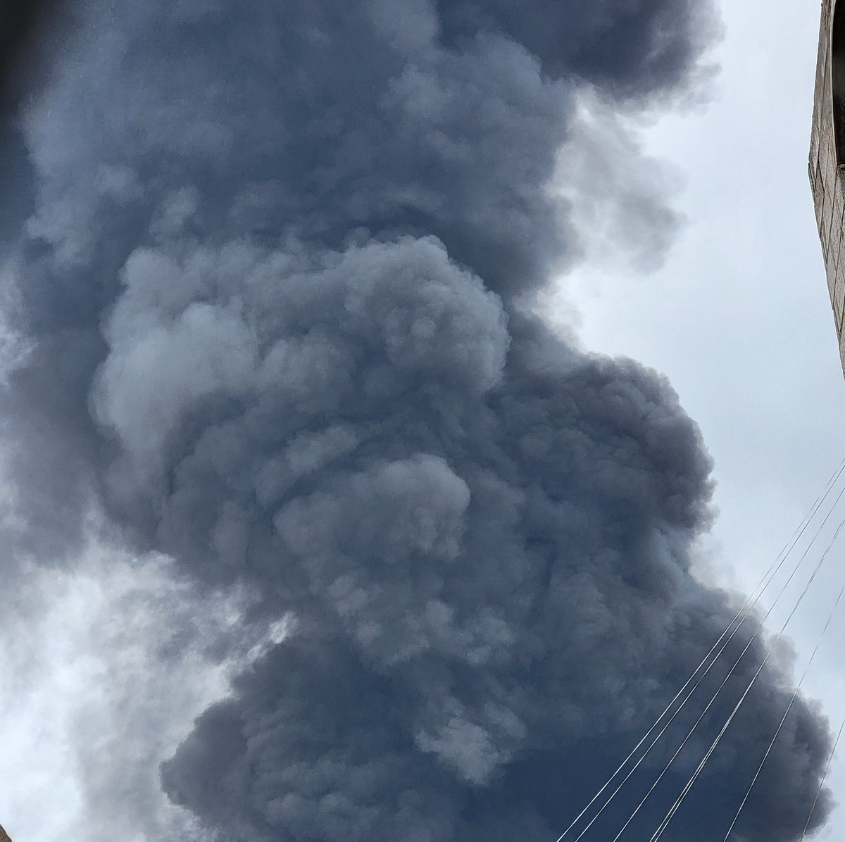 استهداف الأعيان المدنية يعبر عن شدة دنائة كيان الأحتلال ، بالإضافة إلى الفقر المدقع الذي يعانيه بنك أهدافه ، ويدل على فشله المدوي في الجانب الإستخباراتي ، وهذا يضيف نقطة لصالح الأنصار .
#صنعاء