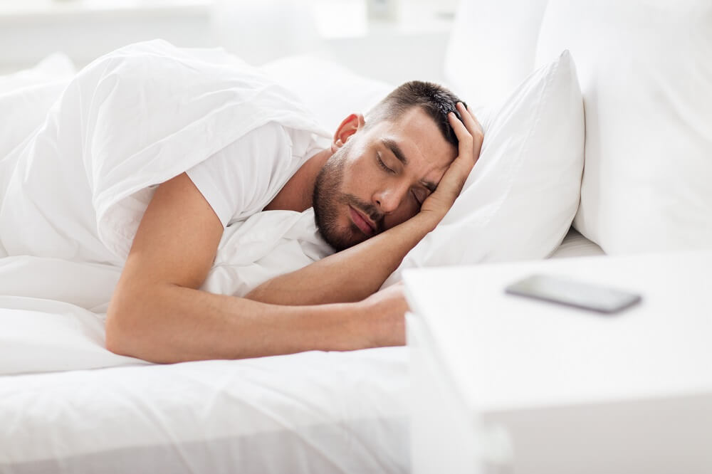 ehsanarj1's tweet image. از قراردادن دستهای زیر سر بهنگام خواب، خودداری کنید! این پوزیشن هم اعصاب و تاندون‌های دست را تحت فشار و کشیدگی قرار می‌دهد و هم راستای ستون فقرات را بهم میزند و فشار بیشتری به دیسک‌های کمر و گردن وارد می‌کند. موقع خواب، دستها را صاف و در امتداد بدن قرار دهید.
از #درد بدور باشید!