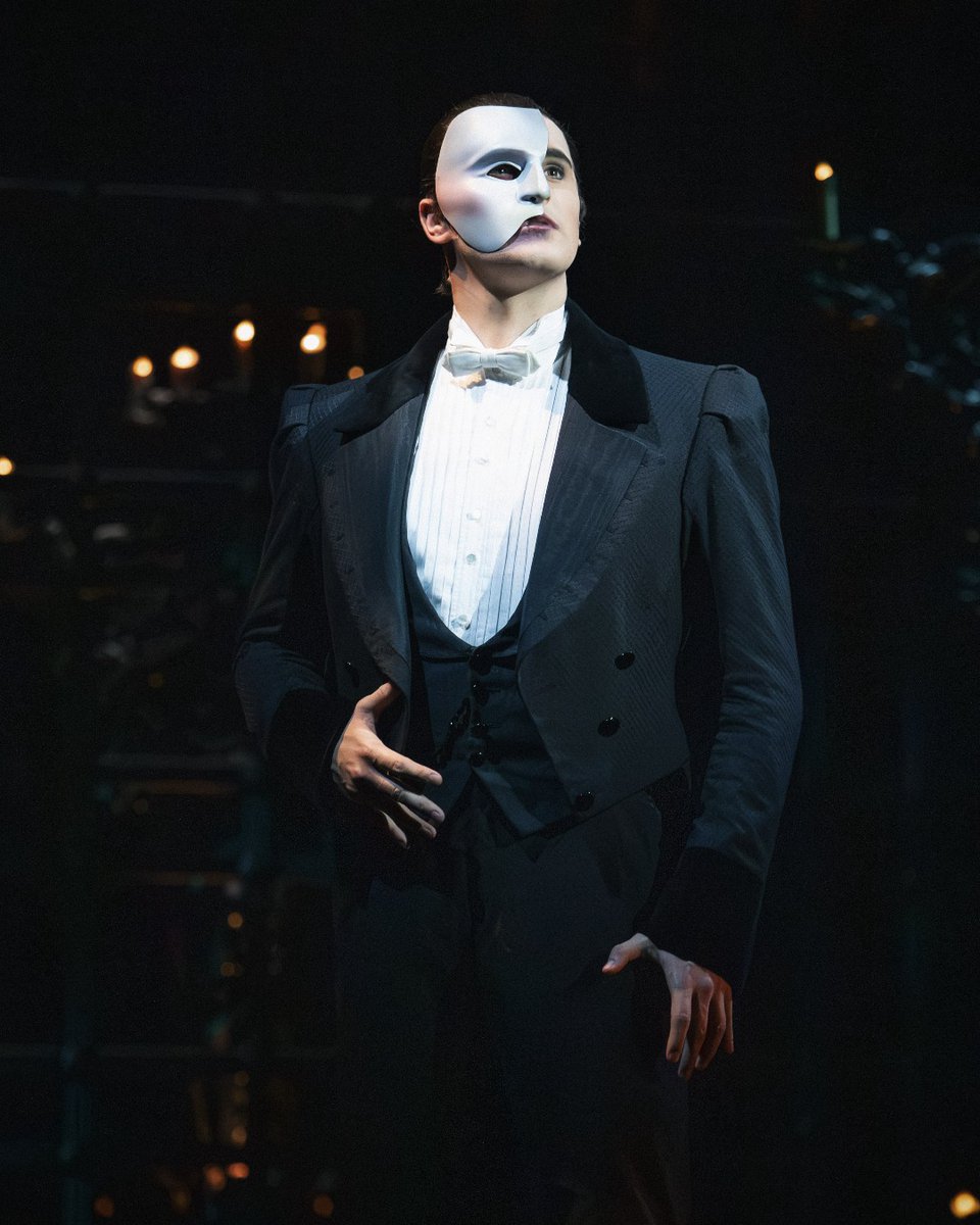 Take a look at Christine, Raoul and The Phantom in the International Tour 🌹 

P.S. The Box Five Club members saw it first! Join now for more exclusive content like this: bit.ly/4i8rsbd

#PhantomOfTheOpera