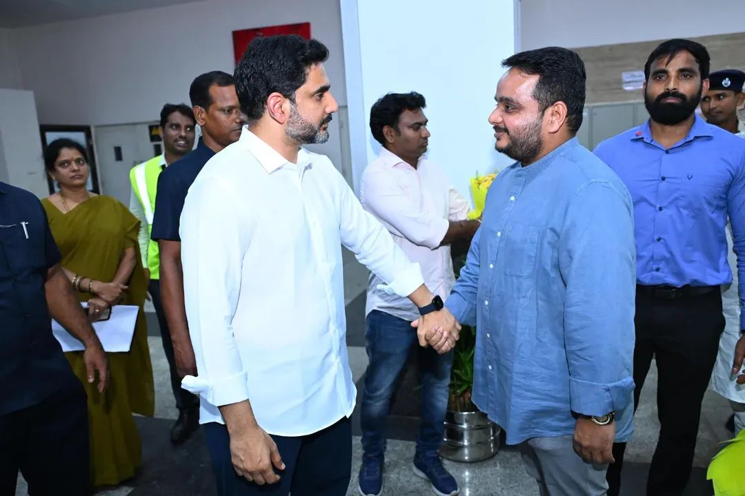 ItdpPunganur's tweet image. Pic of the day @naralokesh అన్న గారితో @vijaychinthak అన్న గారు
@iTDP_Official #iTDPFORTDP