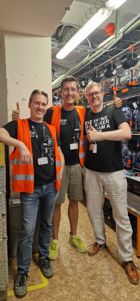 Když i <a href="/jmqbcz/">Jan Macek</a> vykouzli úsměv... tak to muselo byt dobry.  Díky <a href="/josefprusa/">Josef Prusa</a> za skvělou tour!