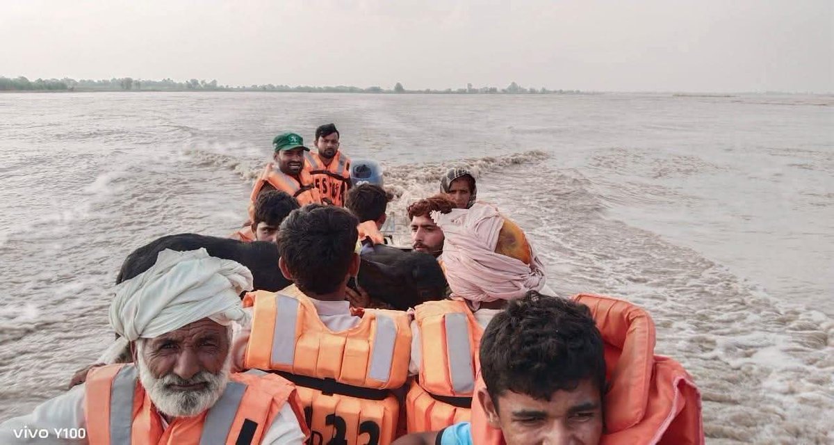 یہ وہ خاموش ہیرو ہیں جن کا نام نہ خبروں میں آتا ہے، نہ سوشل میڈیا پر ٹرینڈ بنتا ہے۔  
نہ ان کے لیے تمغے ہوتے ہیں، نہ ہی تالیوں کی گونج۔  
مگر یہ اپنے فرض کو ایسے نبھاتے ہیں جیسے جان دینا بھی معمولی بات ہو۔  
یہی وہ کردار ہیں جو انسانیت کا اصل چہرہ ہیں — بے لوث، بے خوف اور باوفا!