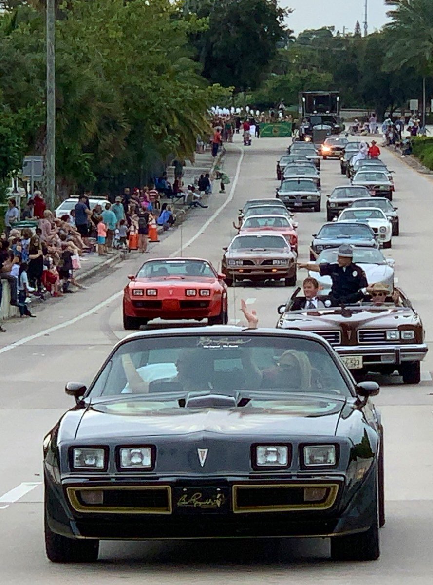 FloridaTransAM's tweet photo. That’s us ! 2016 #banditrun parade in Jupiter https://t.co/EEpQ3CzSlE