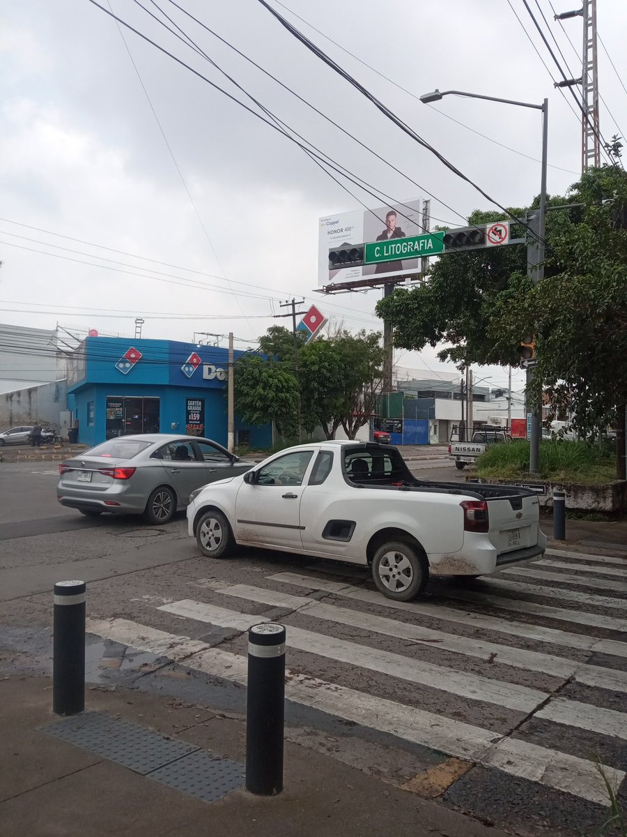 ErikaCastaeda23's tweet photo. No están funcionando los semáforos de la avenida gobernador Curiel nos podrían ayudar gracias https://t.co/wgyJx6LtJs